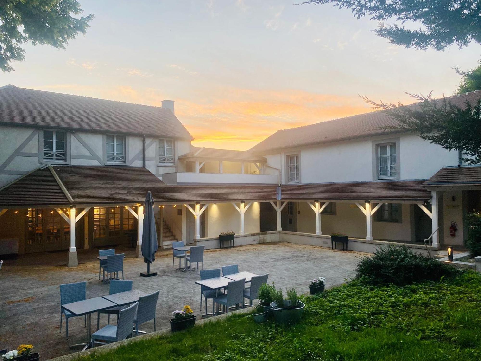 Le Cheval Blanc 4* Disneyland Paris